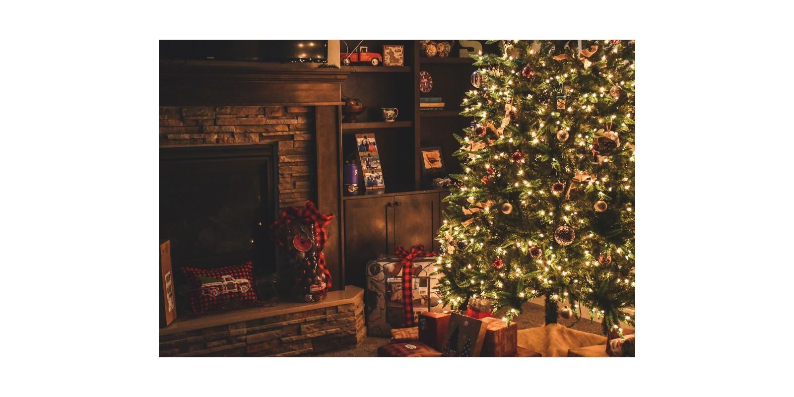  "Celebrando la Navidad: Tradiciones, Regalos y Alegría Festiva"